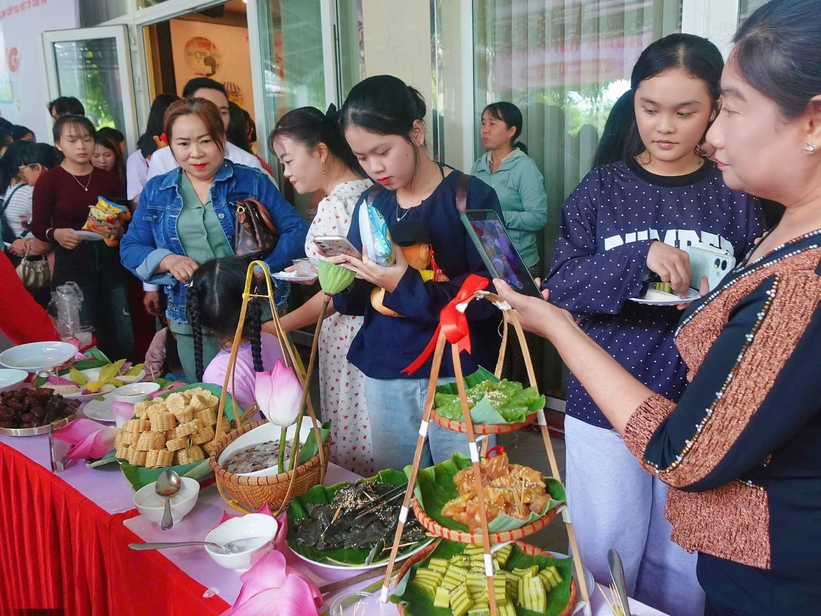 BUFFET BÁNH DÂN GIAN CHÀO ĐÓN TÂN SINH VIÊN K26 – KHỞI ĐẦU NGỌT NGÀO, GẮN KẾT YÊU THƯƠNG
