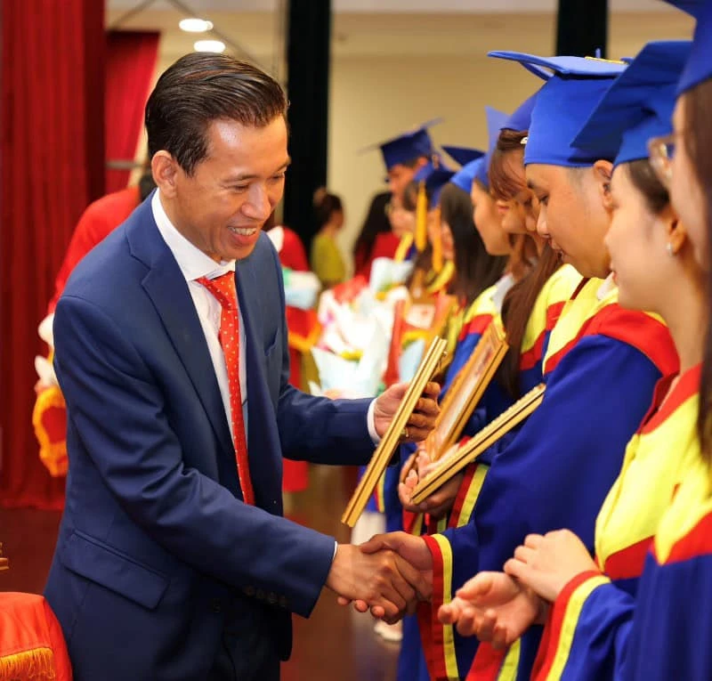 Cao Đẳng Đại Việt Sài Gòn Trao Tặng 96 Suất Học Bổng Cho Sinh Viên