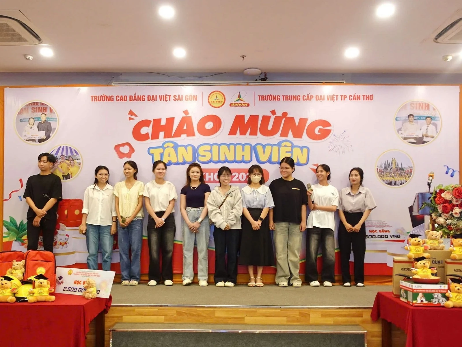 CHÀO MỪNG TÂN SINH VIÊN K26 ĐẾN VỚI ĐẠI VIỆT CẦN THƠ!