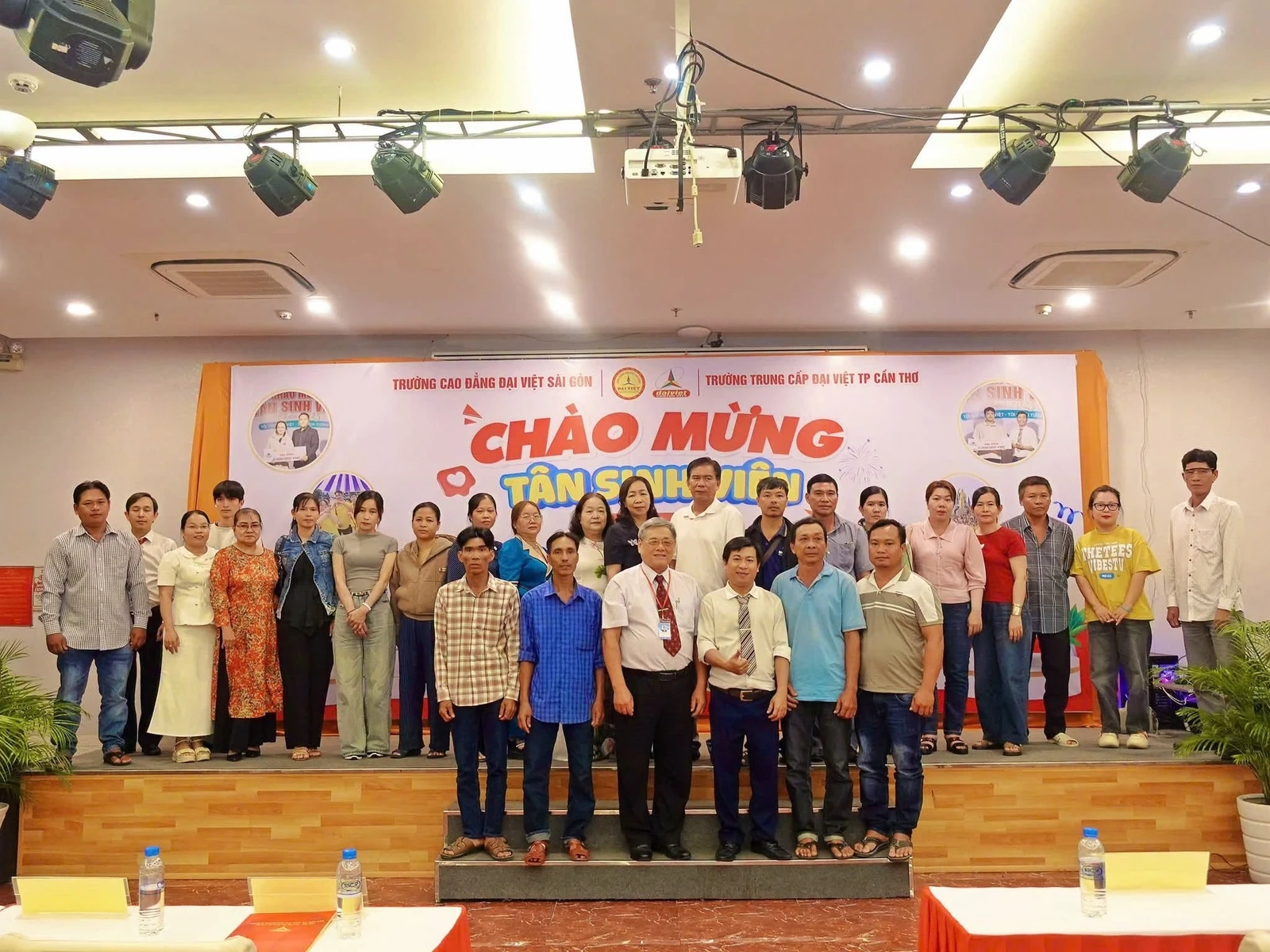 CHÀO MỪNG TÂN SINH VIÊN K26 ĐẾN VỚI ĐẠI VIỆT CẦN THƠ!