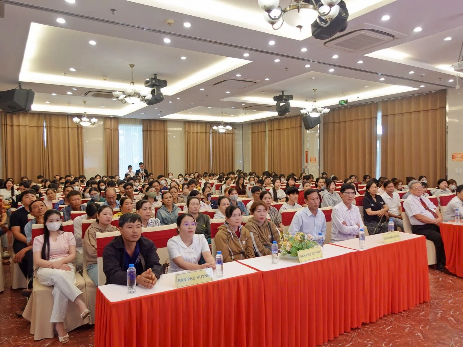 CHÀO MỪNG TÂN SINH VIÊN K26 ĐẾN VỚI ĐẠI VIỆT CẦN THƠ!