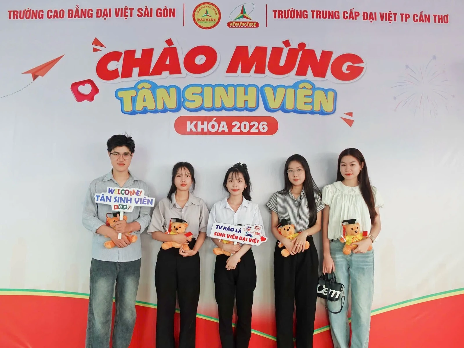 CHÀO MỪNG TÂN SINH VIÊN K26 ĐẾN VỚI ĐẠI VIỆT CẦN THƠ!