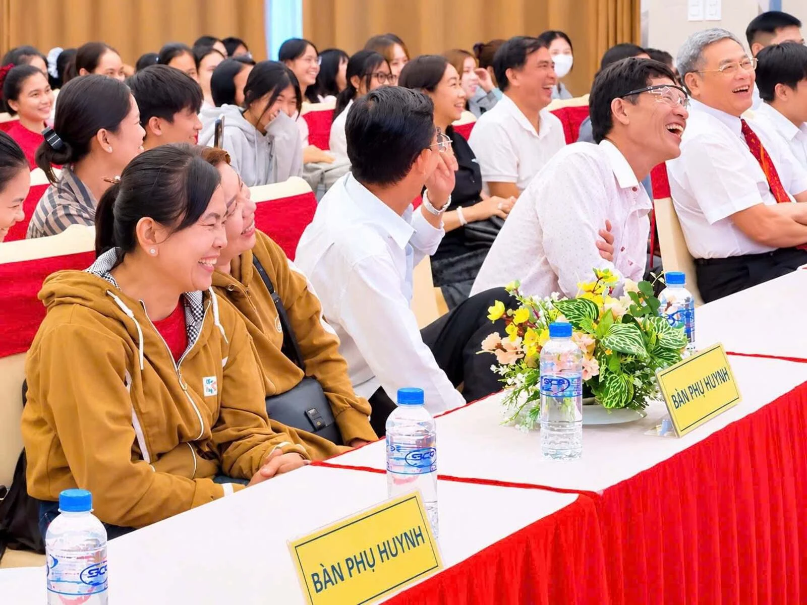 CHÀO MỪNG TÂN SINH VIÊN K26 – KHỞI ĐẦU HÀNH TRÌNH MỚI TẠI ĐẠI VIỆT CẦN THƠ