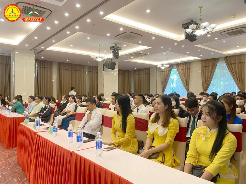 Chương Trình Khai Giảng Chào Đón Tân Sinh Viên Nhập Học Đợt 2 Năm 2023 - 2024