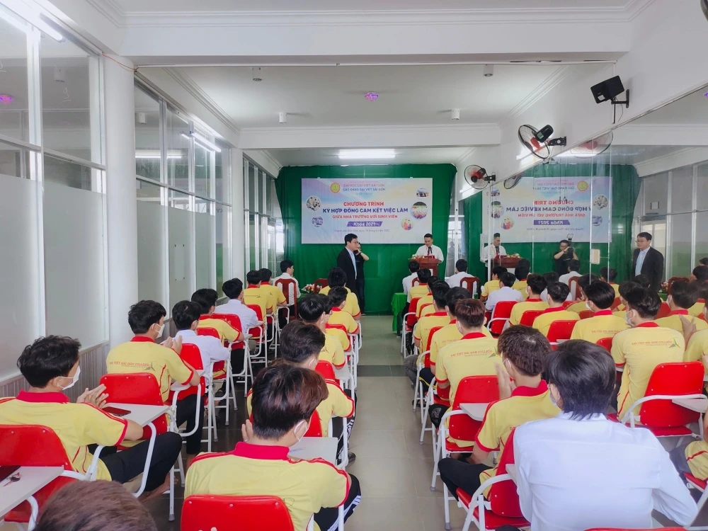 Chương Trình Ký Hợp Đồng Cam Kết Và Giới Thiệu Việc Làm Với Sinh Viên Khóa 2021