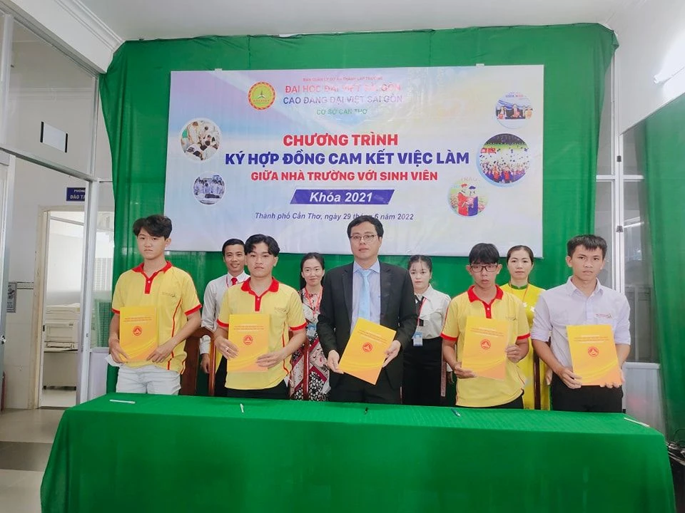 Chương Trình Ký Hợp Đồng Cam Kết Và Giới Thiệu Việc Làm Với Sinh Viên Khóa 2021