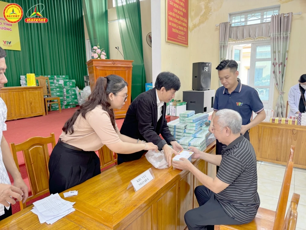 Cùng Đại Việt Trao Yêu Thương, Gửi Nụ Cười