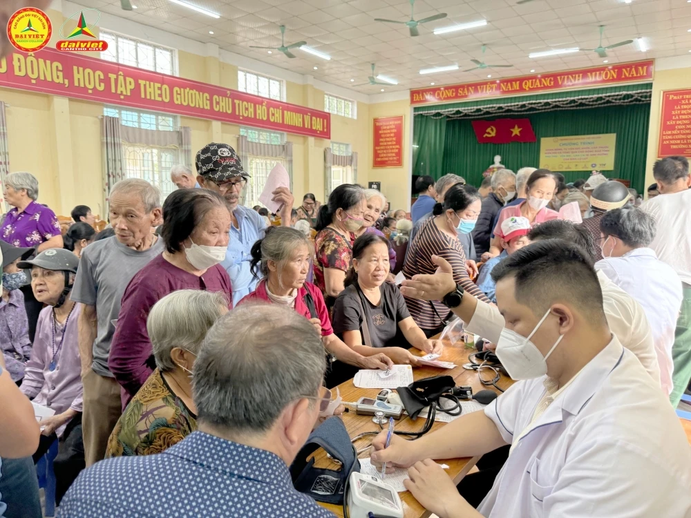 Cùng Đại Việt Trao Yêu Thương, Gửi Nụ Cười