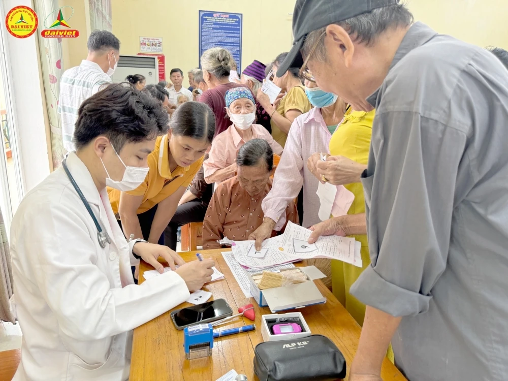 Cùng Đại Việt Trao Yêu Thương, Gửi Nụ Cười