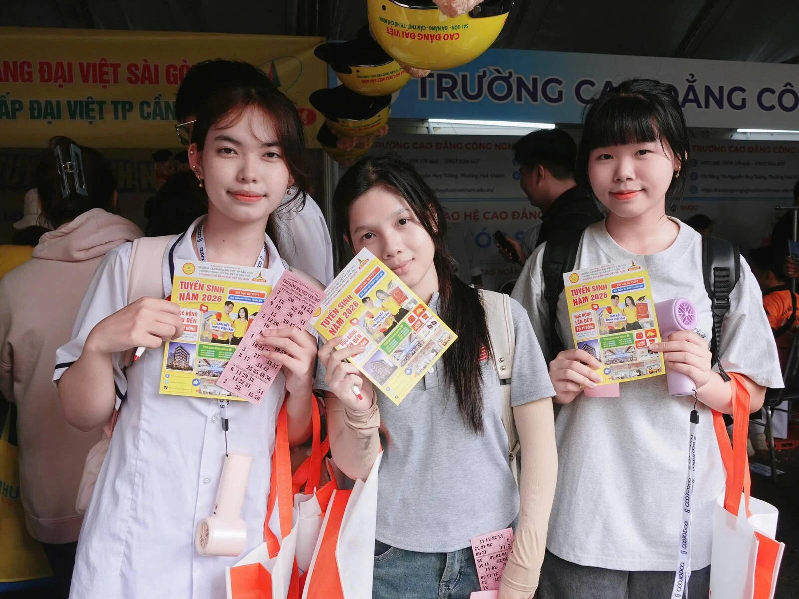 ĐẠI VIỆT CẦN THƠ BÙNG NỔ NGÀY HỘI TUYỂN SINH TƯ VẤN HƯỚNG NGHIỆP 2026 TẠI ĐẠI HỌC CẦN THƠ