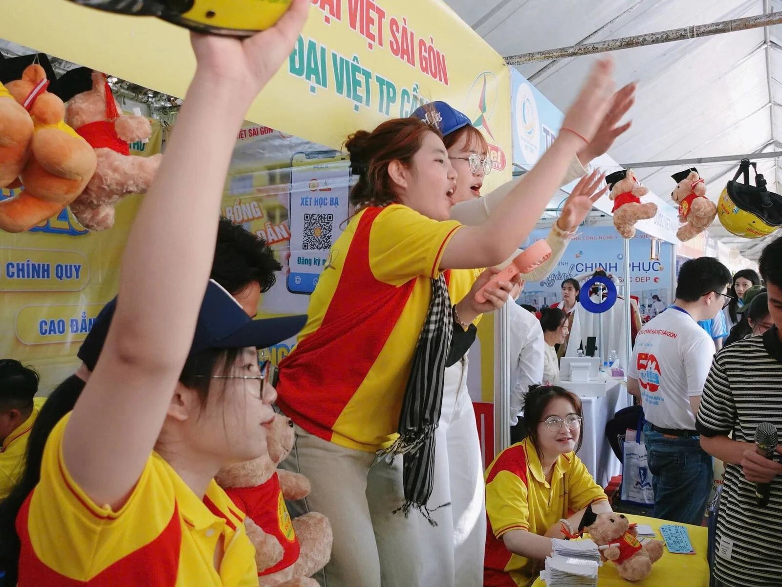 ĐẠI VIỆT CẦN THƠ BÙNG NỔ NGÀY HỘI TUYỂN SINH TƯ VẤN HƯỚNG NGHIỆP 2026 TẠI ĐẠI HỌC CẦN THƠ