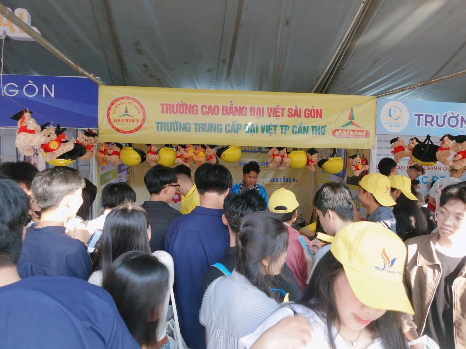 ĐẠI VIỆT CẦN THƠ BÙNG NỔ NGÀY HỘI TUYỂN SINH TƯ VẤN HƯỚNG NGHIỆP 2026 TẠI ĐẠI HỌC CẦN THƠ