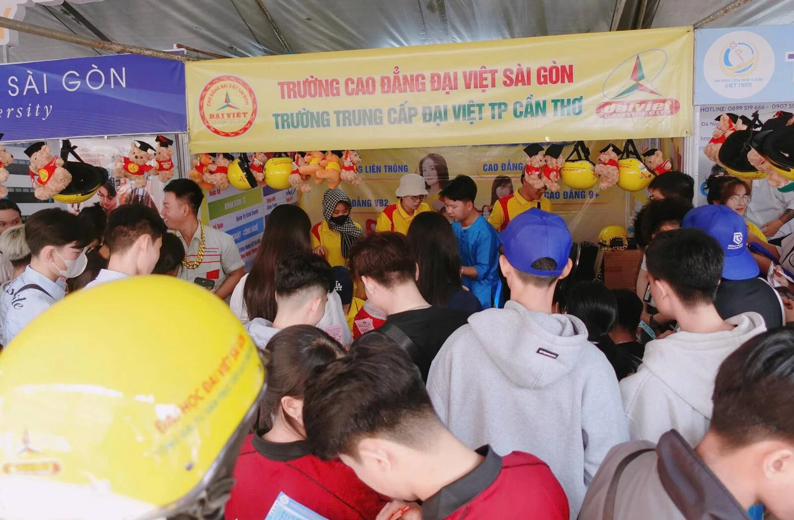 ĐẠI VIỆT CẦN THƠ BÙNG NỔ NGÀY HỘI TUYỂN SINH TƯ VẤN HƯỚNG NGHIỆP 2026 TẠI ĐẠI HỌC CẦN THƠ