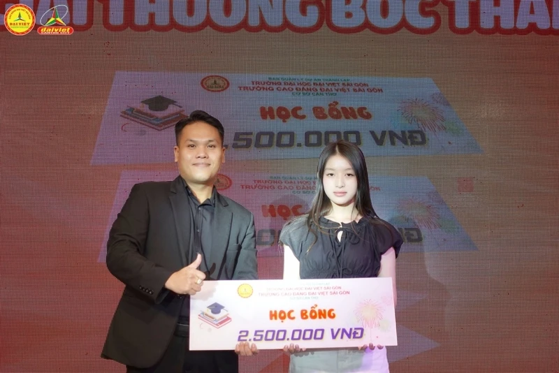 Đại Việt Cần Thơ Chào Đón Gần 450 Tân Sinh Viên Đợt 4 Khóa 2025