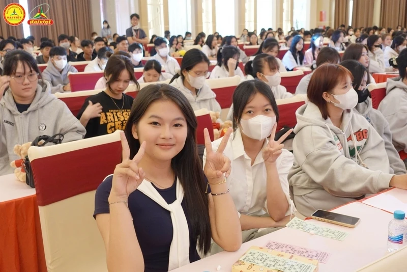 Đại Việt Cần Thơ Chào Đón Gần 450 Tân Sinh Viên Đợt 4 Khóa 2025