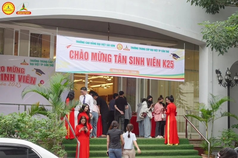 Đại Việt Cần Thơ Chào Đón Gần 450 Tân Sinh Viên Đợt 4 Khóa 2025