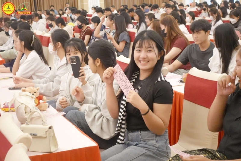 Đại Việt Cần Thơ Chào Đón Gần 450 Tân Sinh Viên Đợt 4 Khóa 2025