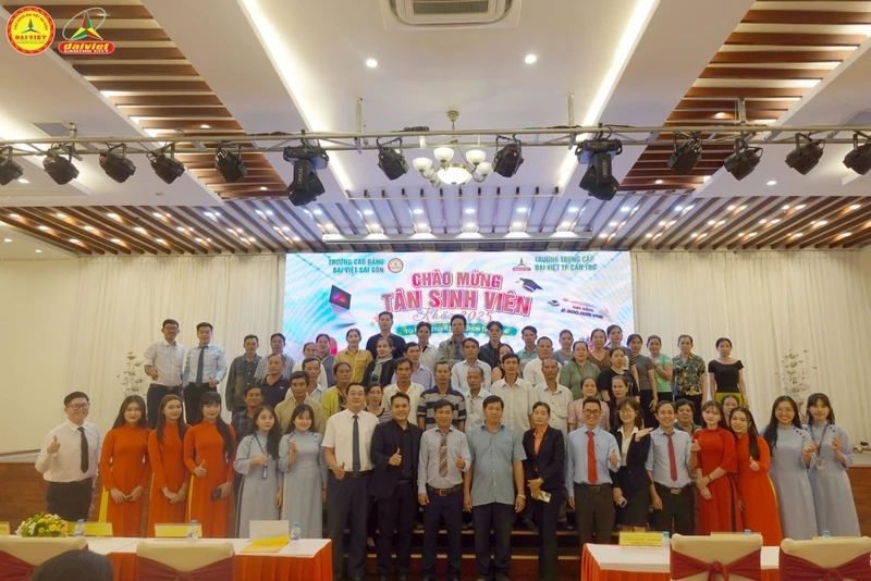 Đại Việt Cần Thơ Chào Đón Gần 450 Tân Sinh Viên Đợt 4 Khóa 2025