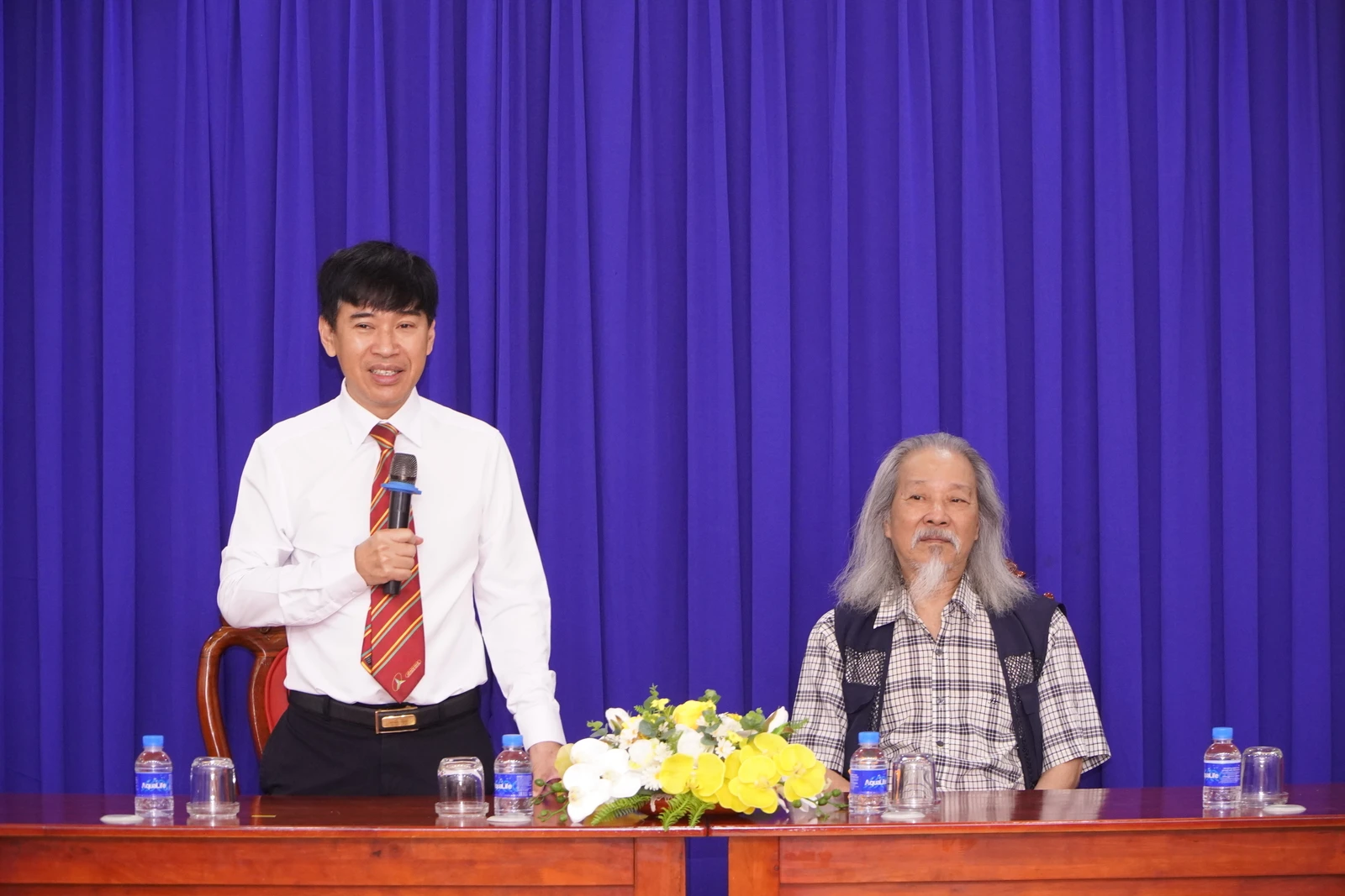 KHOẢNH KHẮC Ý NGHĨA CÙNG NHẠC SĨ VĂN THAO TẠI TRƯỜNG CAO ĐẲNG ĐẠI VIỆT SÀI GÒN