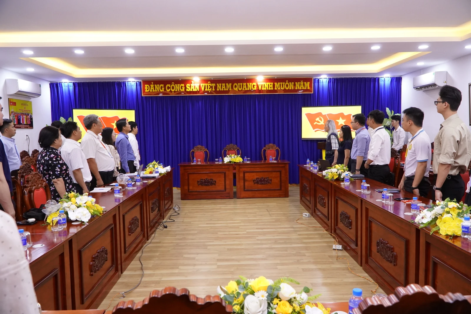 KHOẢNH KHẮC Ý NGHĨA CÙNG NHẠC SĨ VĂN THAO TẠI TRƯỜNG CAO ĐẲNG ĐẠI VIỆT SÀI GÒN