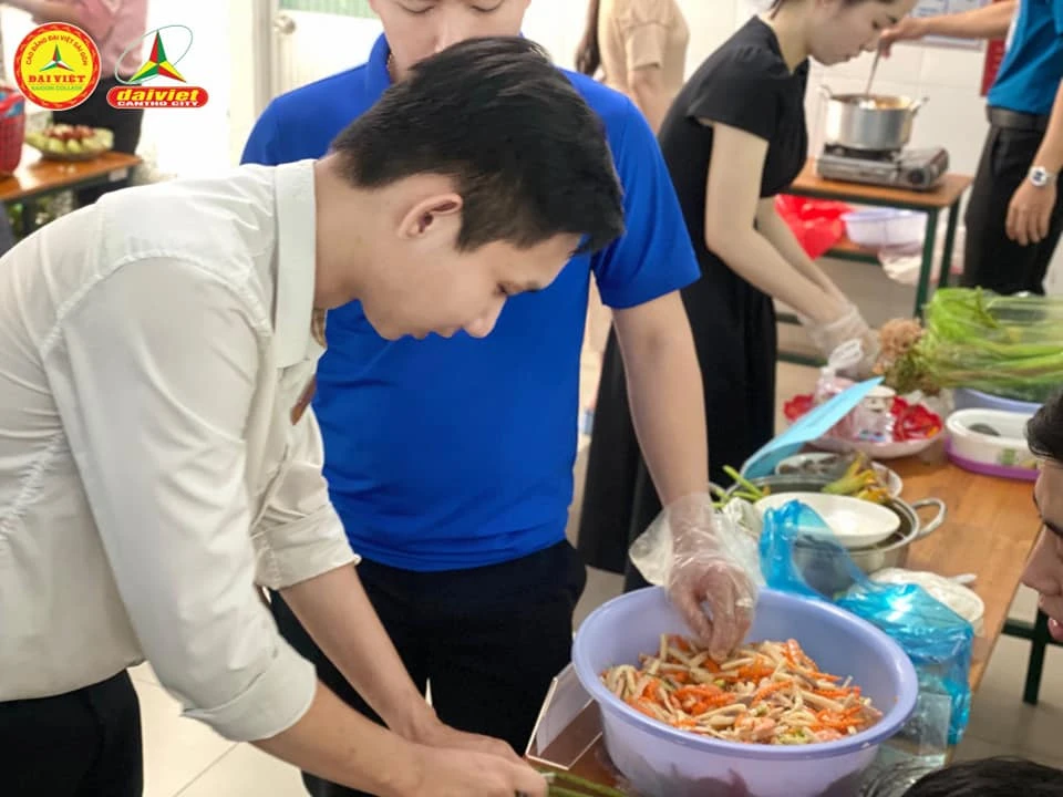 Đại Việt Cần Thơ chào mừng 8/3 với hội thi Vua Đầu Bếp