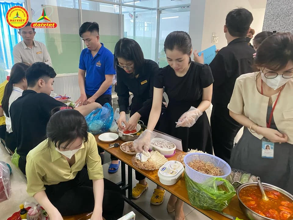 Đại Việt Cần Thơ chào mừng 8/3 với hội thi Vua Đầu Bếp