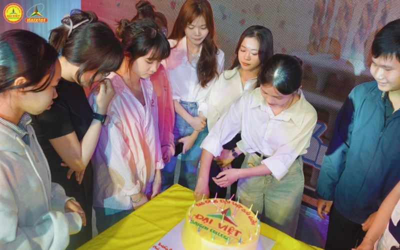 Đại Việt Cần Thơ Chúc Mừng Sinh Nhật Tân Sinh Viên Đợt 4 Tháng 8