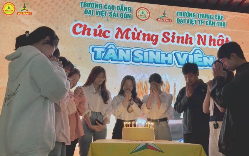 Đại Việt Cần Thơ Chúc Mừng Sinh Nhật Tân Sinh Viên Đợt 4 Tháng 8