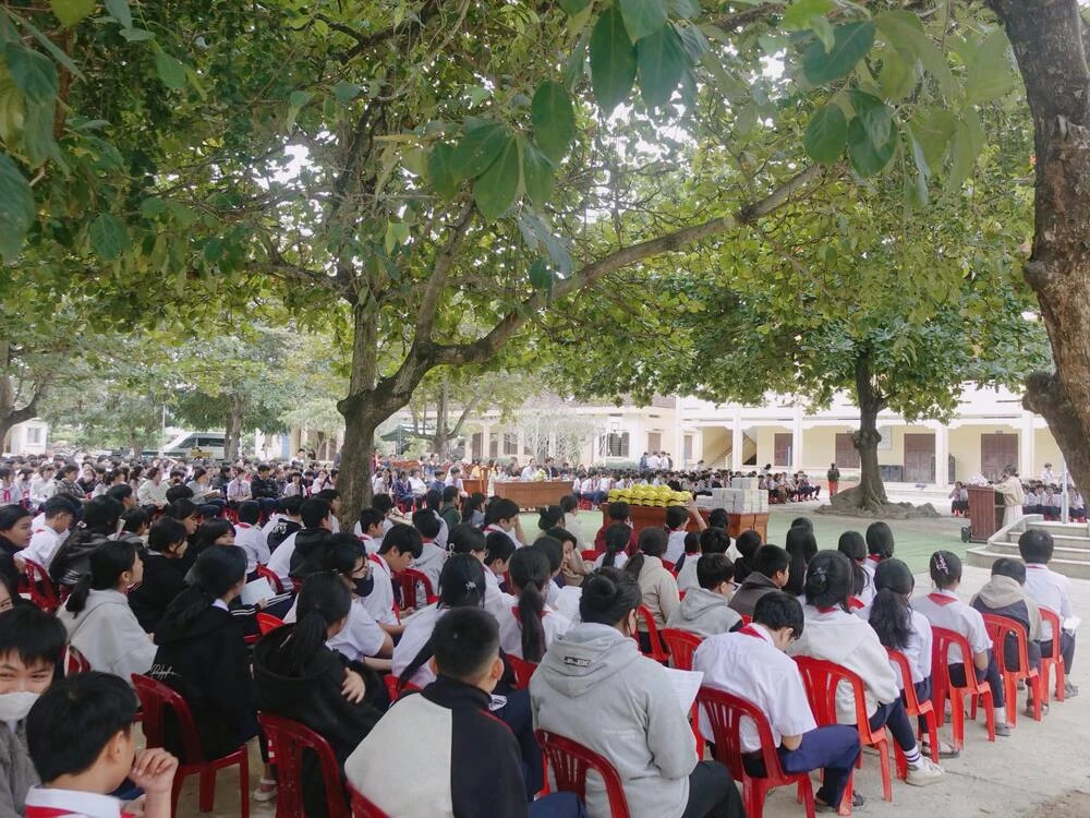 Đại Việt Cần Thơ Chung Tay Hỗ Trợ Thầy Cô Và Học Sinh Vượt Qua Thiệt Hại Sau Lũ
