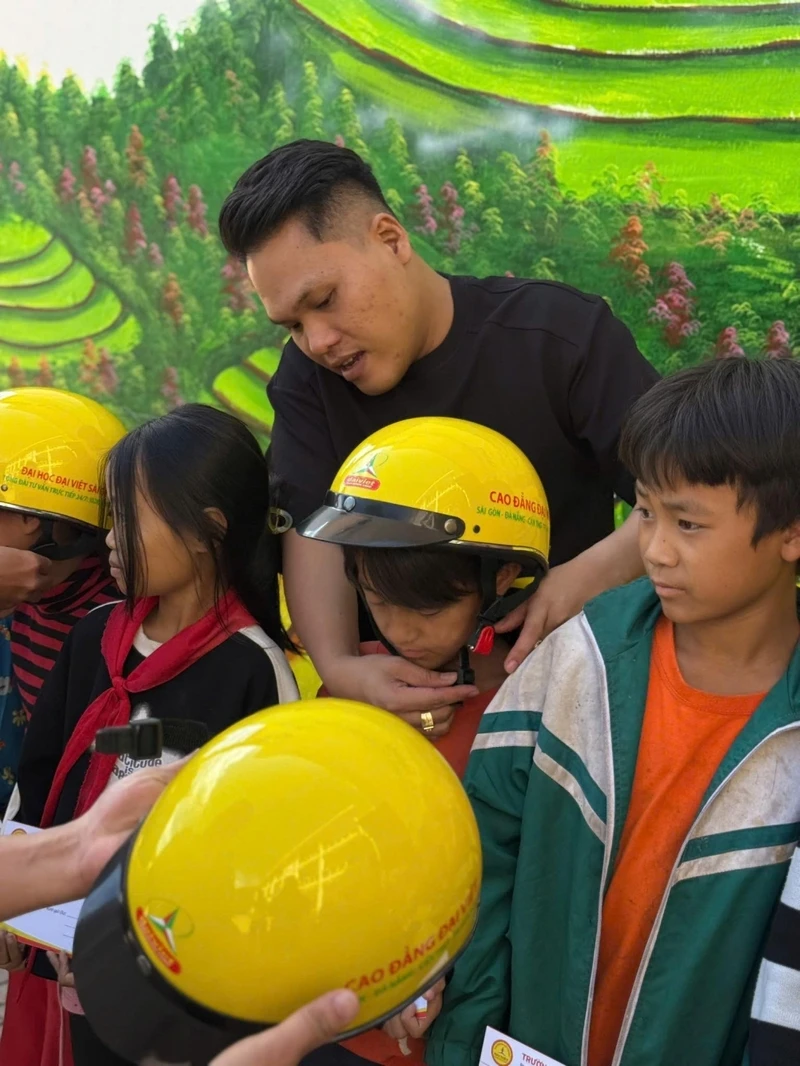 Hành Trình Yêu Thương Đến Với Các Em Nhỏ Vùng Cao Lào Cai