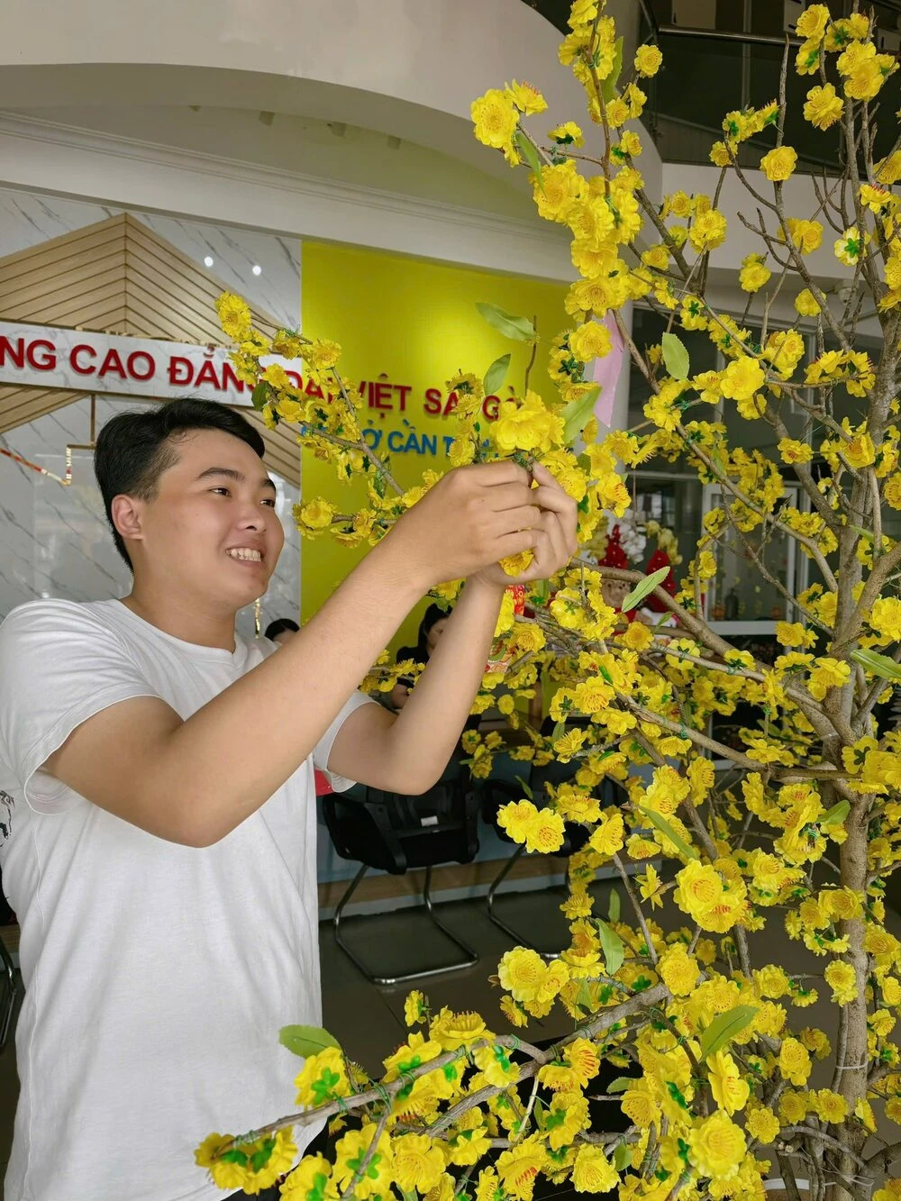 ĐẠI VIỆT CẦN THƠ RỘN RÀNG KHÔNG KHÍ TẾT