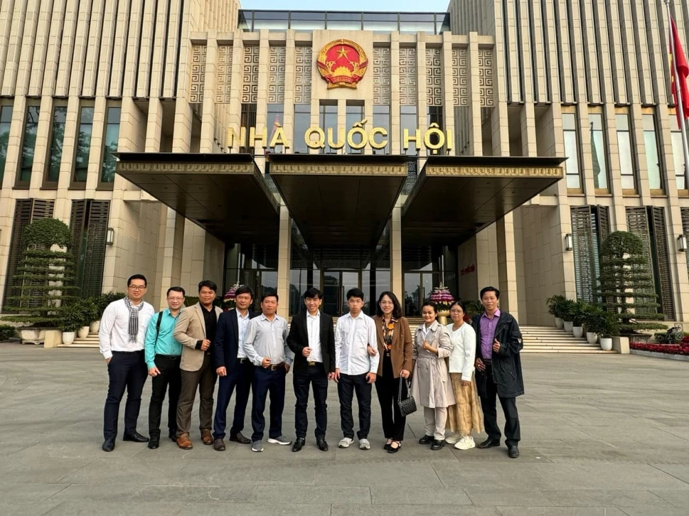 Đại Việt Cần Thơ Tham Quan Tòa Nhà Quốc Hội – Hành Trình Ý Nghĩa