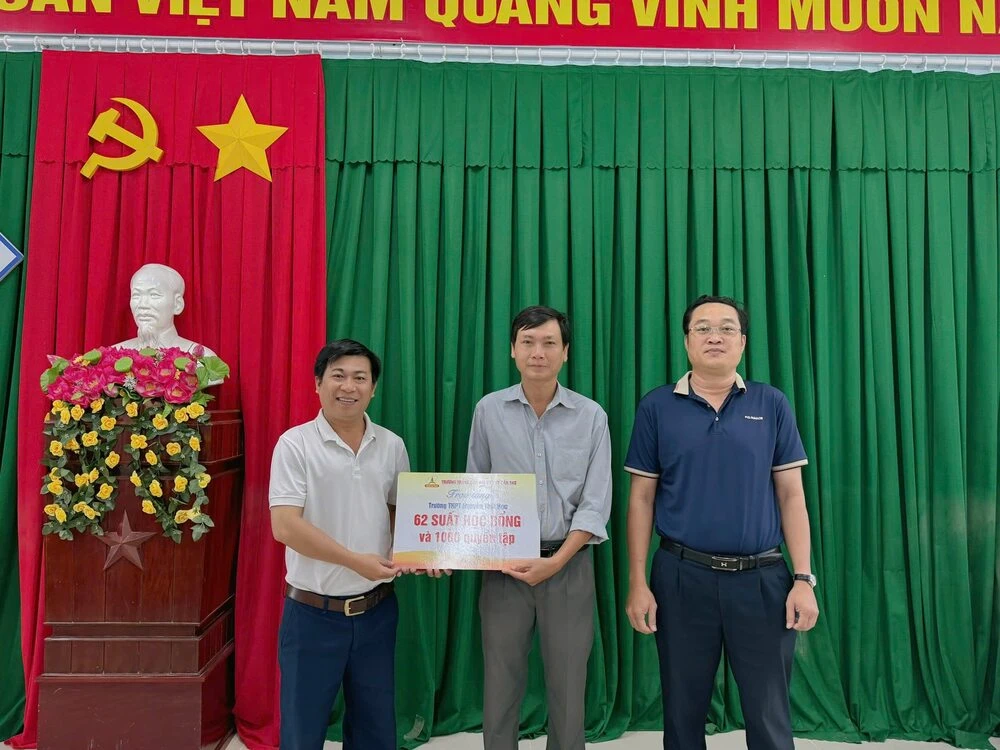 ĐẠI VIỆT CẦN THƠ TIẾP TỤC HÀNH TRÌNH SAN SẺ – HỖ TRỢ THẦY CÔ & HỌC SINH TRƯỜNG THPT NGUYỄN THÁI HỌC SAU LŨ