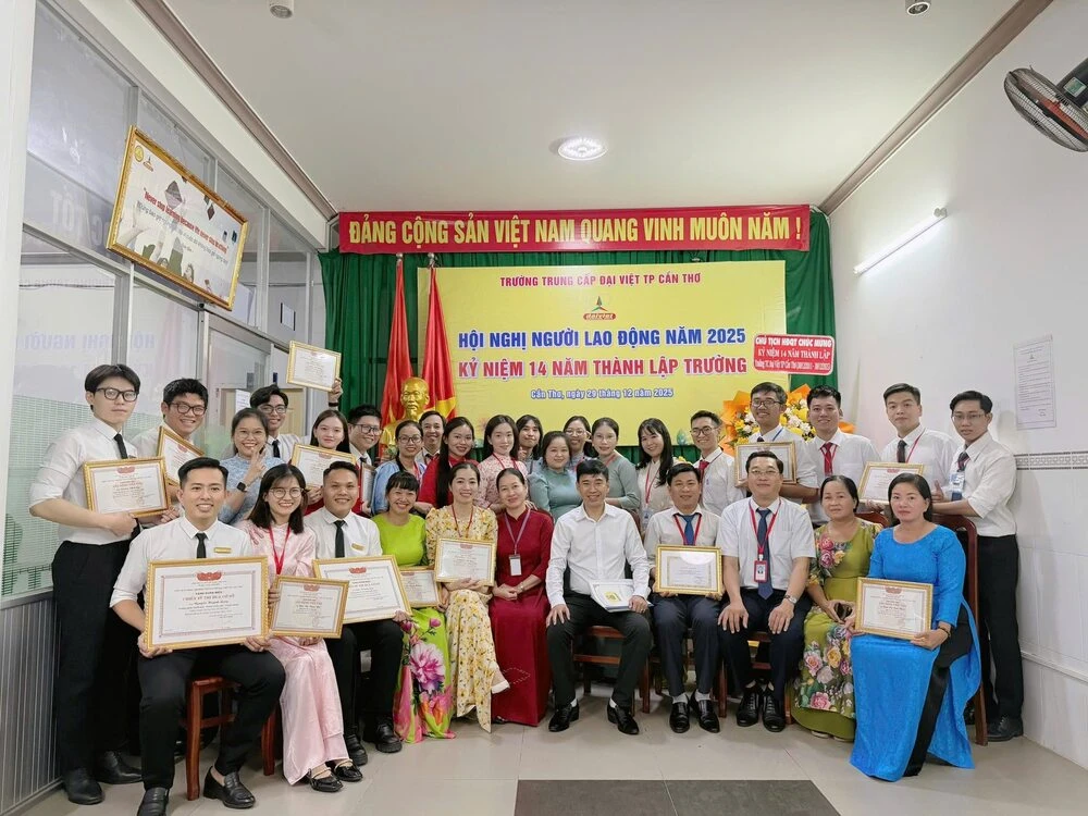 Đại Việt Cần Thơ Tổ Chức Hội Nghị Người Lao Động & Kỷ Niệm 14 Năm Thành Lập Trường