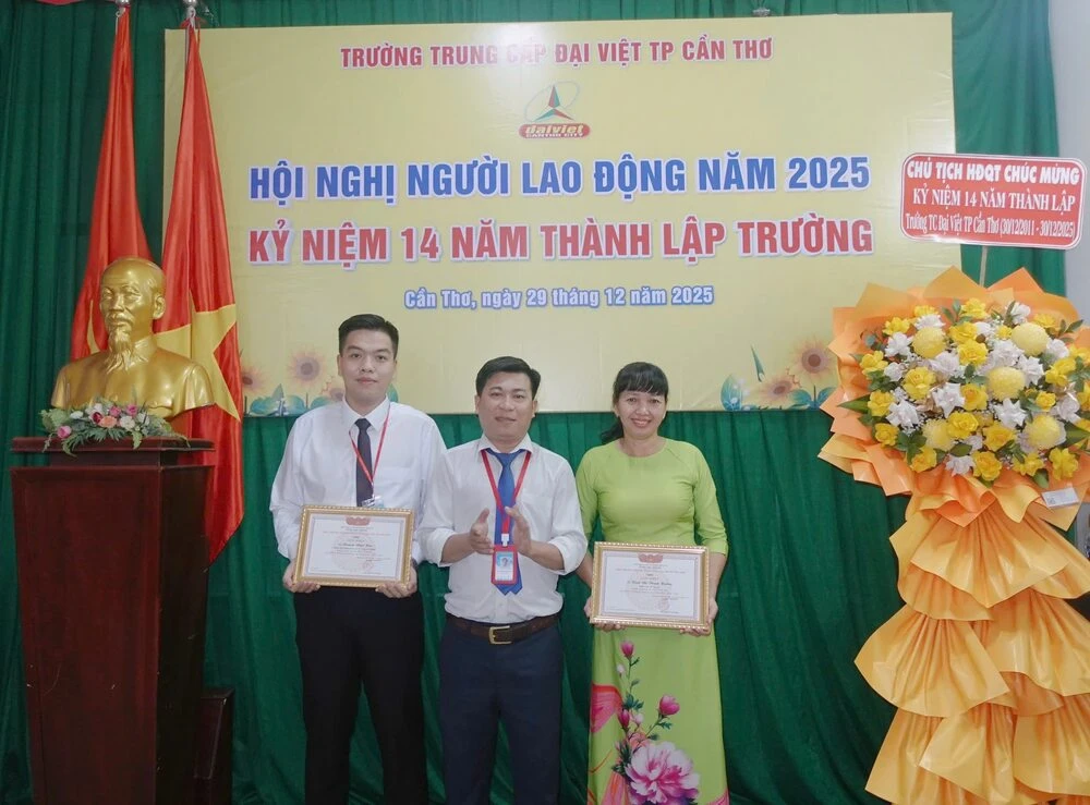 Đại Việt Cần Thơ Tổ Chức Hội Nghị Người Lao Động & Kỷ Niệm 14 Năm Thành Lập Trường