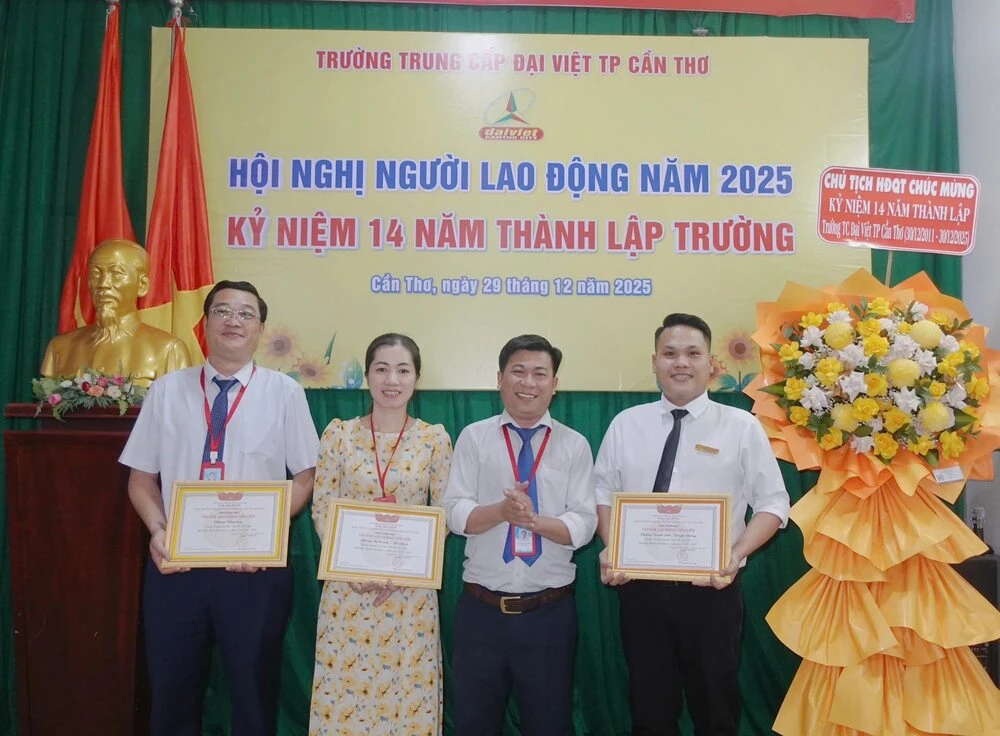 Đại Việt Cần Thơ Tổ Chức Hội Nghị Người Lao Động & Kỷ Niệm 14 Năm Thành Lập Trường