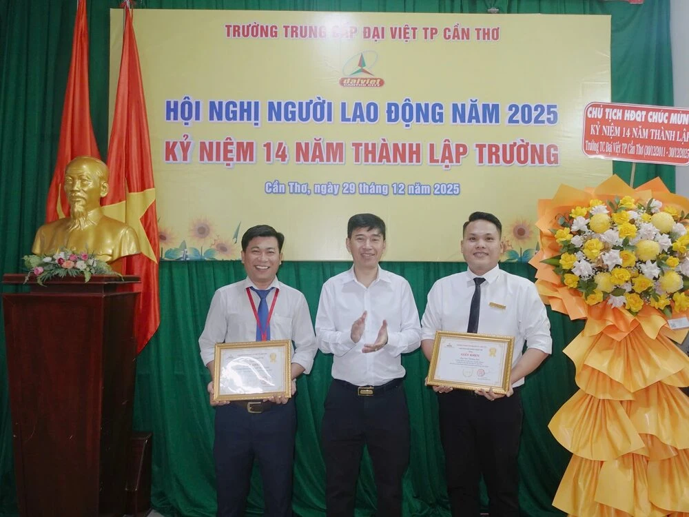 Đại Việt Cần Thơ Tổ Chức Hội Nghị Người Lao Động & Kỷ Niệm 14 Năm Thành Lập Trường