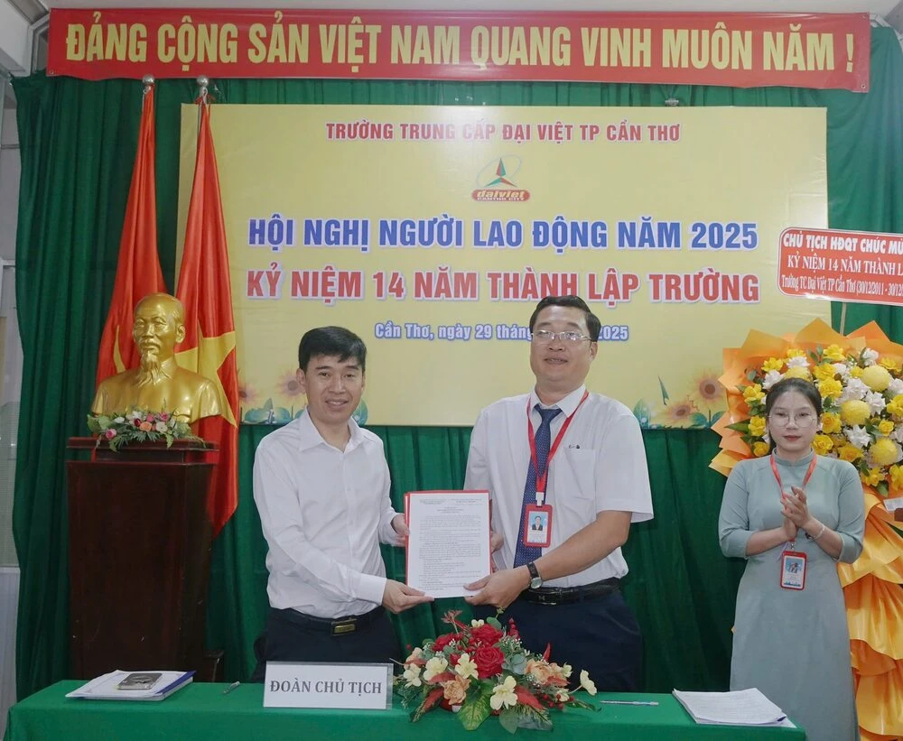 Đại Việt Cần Thơ Tổ Chức Hội Nghị Người Lao Động & Kỷ Niệm 14 Năm Thành Lập Trường