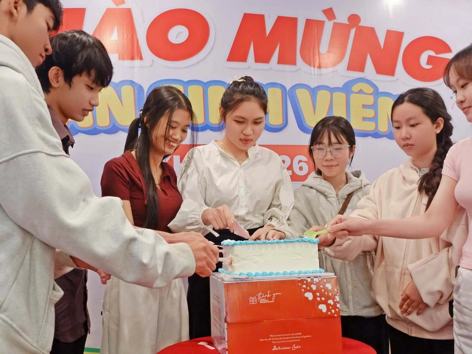 ĐẠI VIỆT CẦN THƠ TỔ CHỨC SINH NHẬT CHO TÂN SINH VIÊN CÓ NGÀY SINH TRONG THÁNG 7