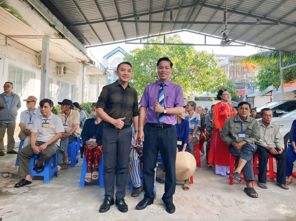 Đại Việt Cần Thơ trao 100 phần quà Tết cho Hội Người mù khó khăn