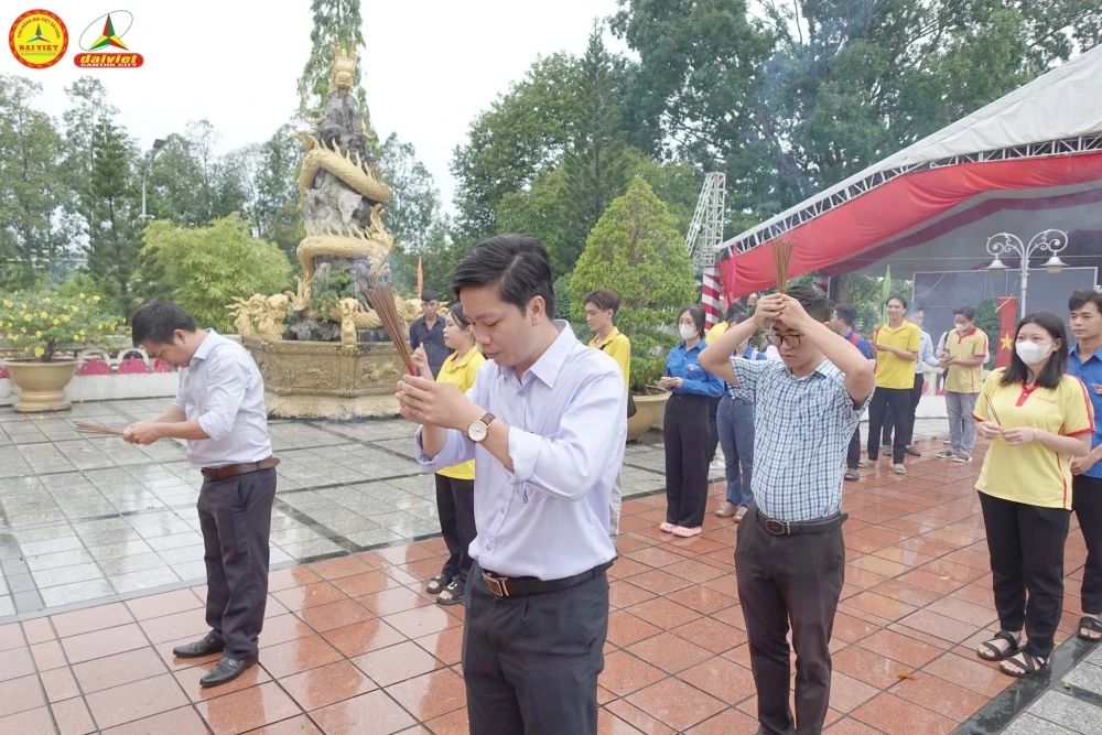 Đại Việt Cần Thơ Tri Ân Mẹ Việt Nam Anh Hùng, Cựu Tnxp Và Viếng Nghĩa Trang Liệt Sĩ 27/7