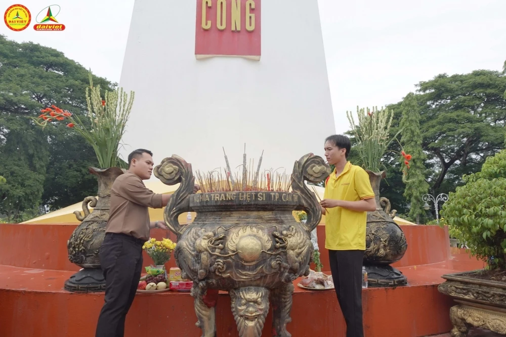 Đại Việt Cần Thơ Tri Ân Mẹ Việt Nam Anh Hùng, Cựu Tnxp Và Viếng Nghĩa Trang Liệt Sĩ 27/7