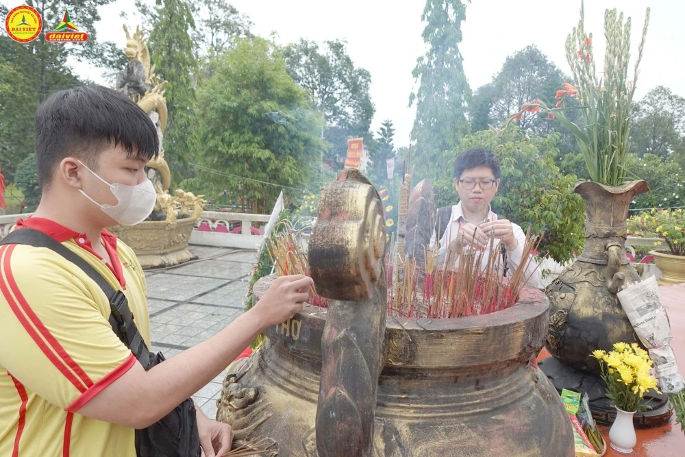 Đại Việt Cần Thơ Tri Ân Mẹ Việt Nam Anh Hùng, Cựu Tnxp Và Viếng Nghĩa Trang Liệt Sĩ 27/7