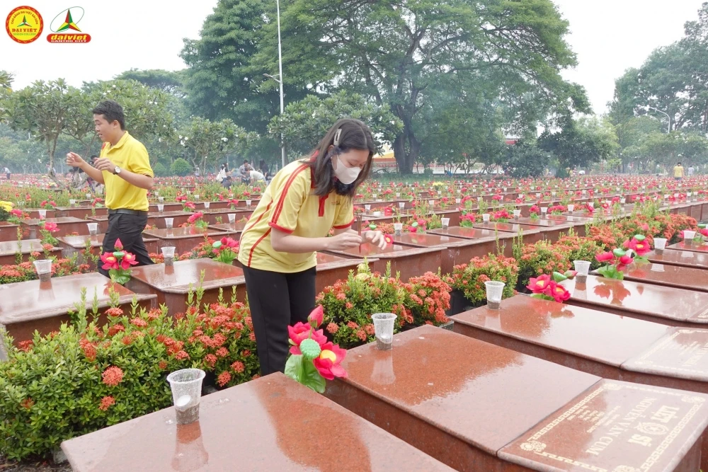 Đại Việt Cần Thơ Tri Ân Mẹ Việt Nam Anh Hùng, Cựu Tnxp Và Viếng Nghĩa Trang Liệt Sĩ 27/7