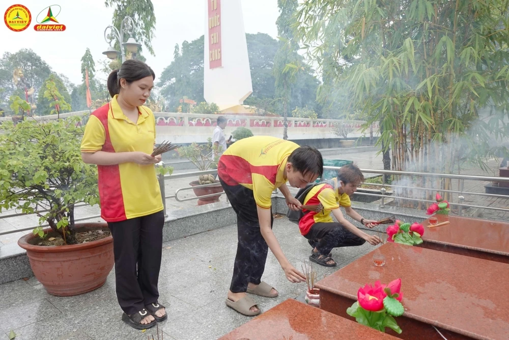 Đại Việt Cần Thơ Tri Ân Mẹ Việt Nam Anh Hùng, Cựu Tnxp Và Viếng Nghĩa Trang Liệt Sĩ 27/7