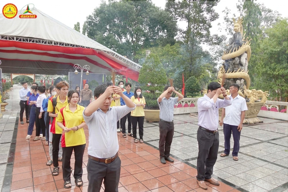 Đại Việt Cần Thơ Tri Ân Mẹ Việt Nam Anh Hùng, Cựu Tnxp Và Viếng Nghĩa Trang Liệt Sĩ 27/7