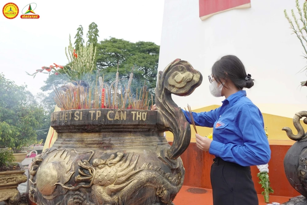 Đại Việt Cần Thơ Tri Ân Mẹ Việt Nam Anh Hùng, Cựu Tnxp Và Viếng Nghĩa Trang Liệt Sĩ 27/7