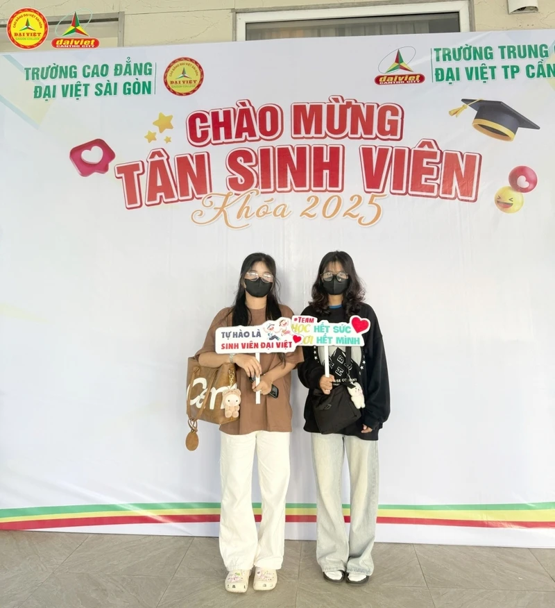 Đại Việt Cần Thơ Tưng Bừng Chào Đón Tân Sinh Viên Đợt 2 Khóa 2025