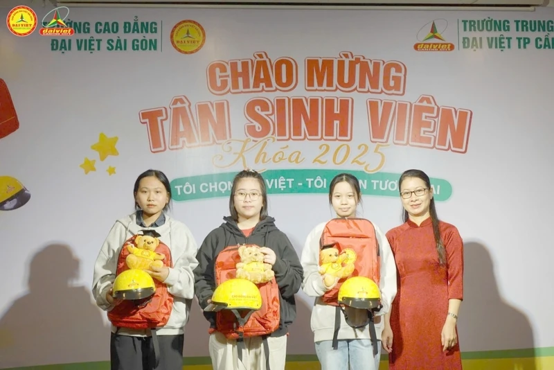 Đại Việt Cần Thơ Tưng Bừng Chào Đón Tân Sinh Viên Đợt 2 Khóa 2025