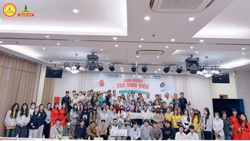 Đại Việt Cần Thơ Tưng Bừng Chào Đón Tân Sinh Viên Đợt 2 Khóa 2025